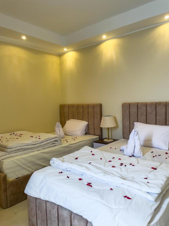 Jumeirah Pyramids View Inn Kafrat al Jabal Exterior photo