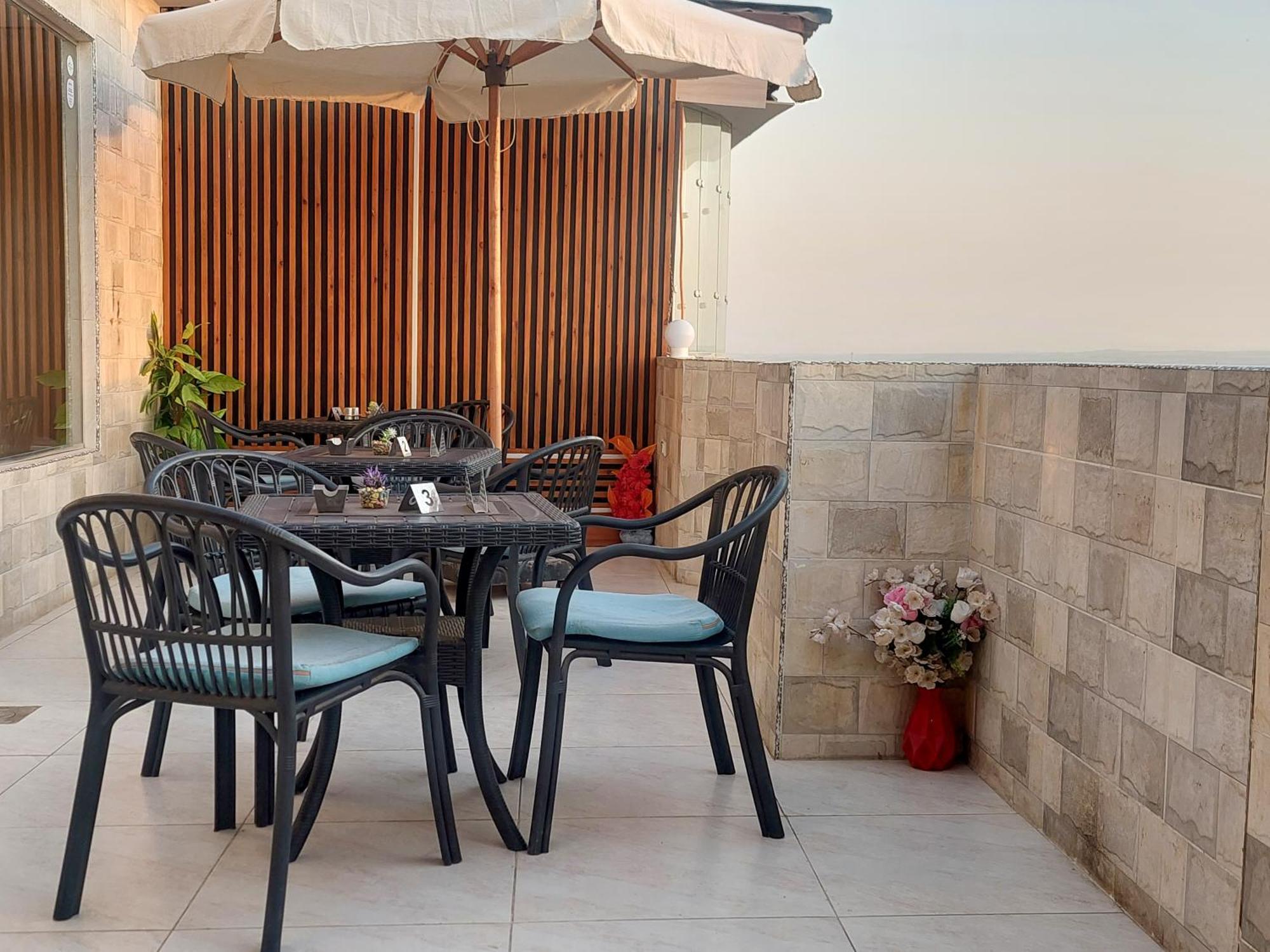 Jumeirah Pyramids View Inn Kafrat al Jabal Exterior photo