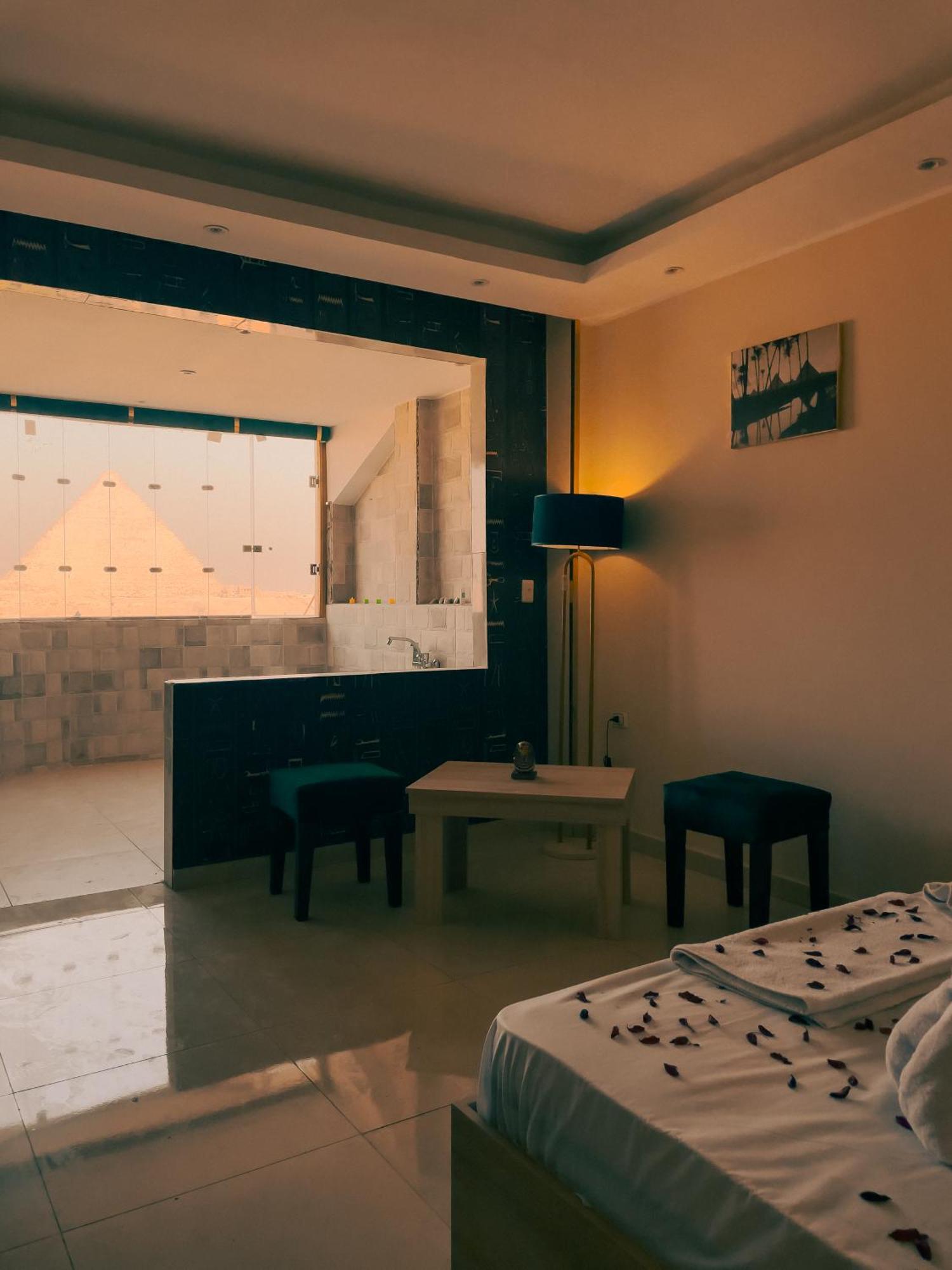 Jumeirah Pyramids View Inn Kafrat al Jabal Exterior photo